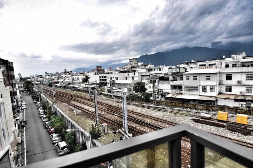 Railway Hualien Hostel Exterior photo
